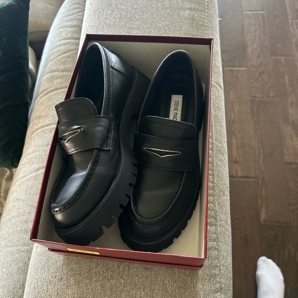 Steve Madden Black Leather Slip-On Loafers
